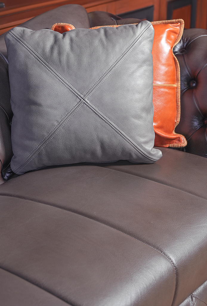 Vora Chesterfield Leather Sofa – Handwaxed